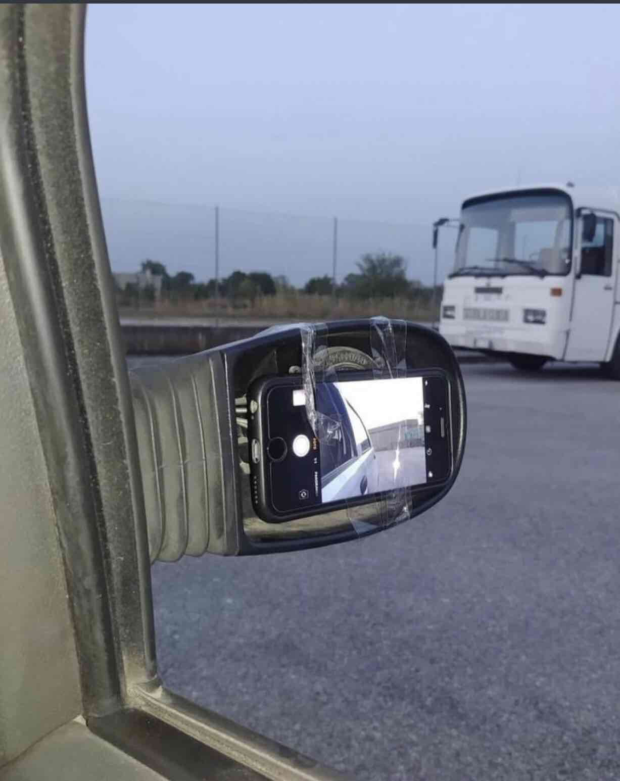 1227x1546, 279 Kb / автомобиль, зеркало, автобус, телефон