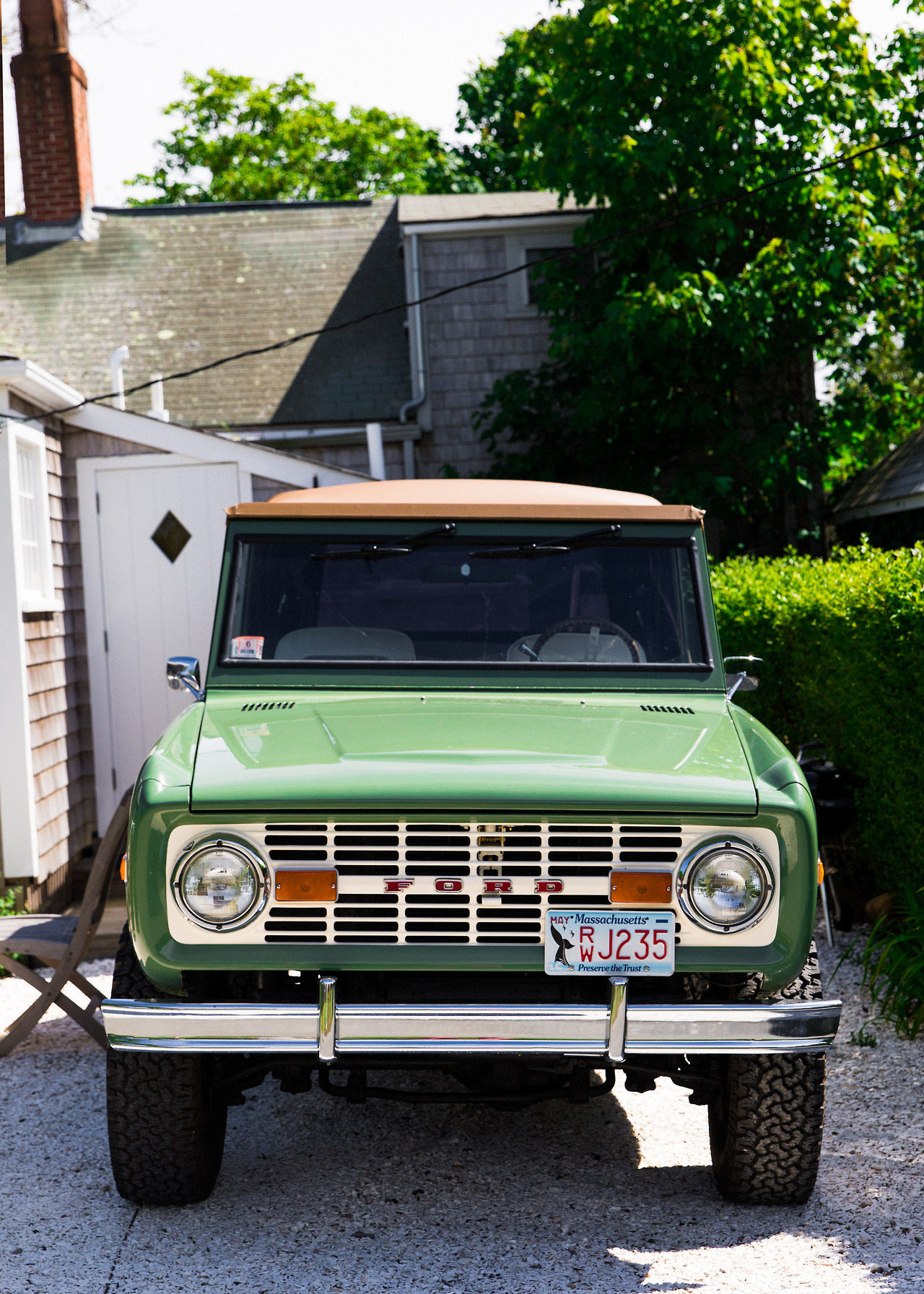 1280x1792, 572 Kb / автомобиль, внедорожник, дом, парковка, дерево, форд, бронко