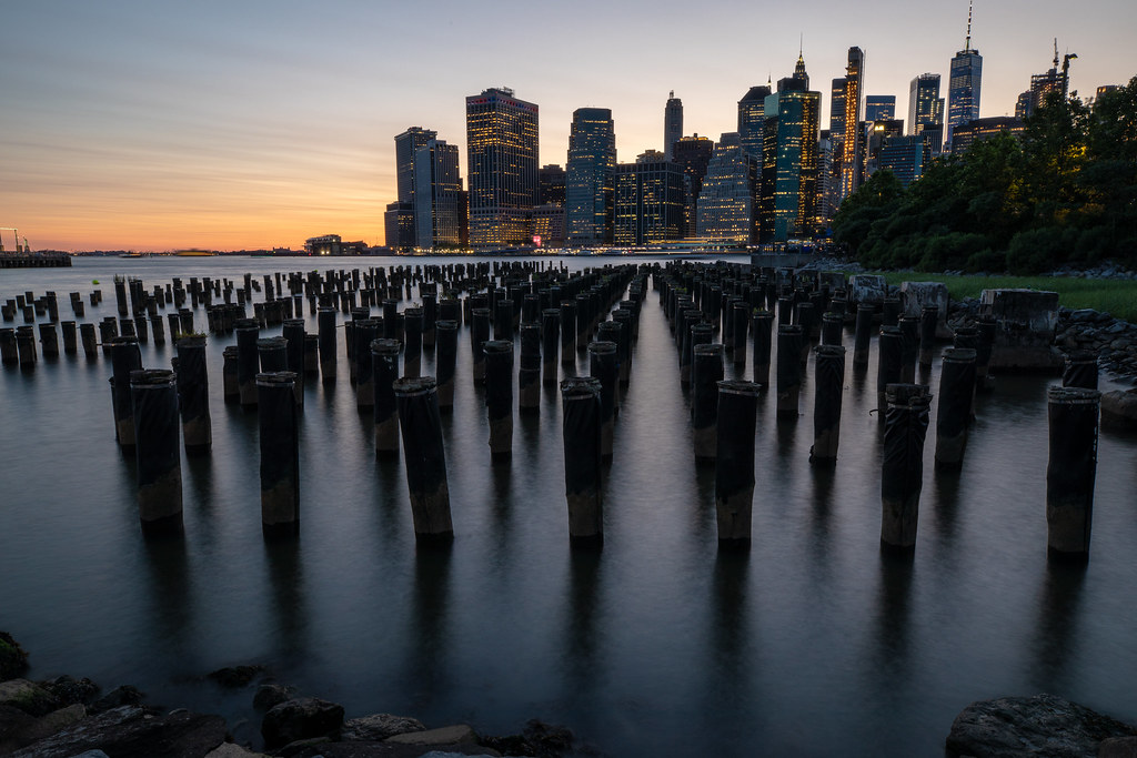 1024x683, 169 Kb / столбы, свая, город, огни, сваи, сша, статуя свободы, берег, пирс