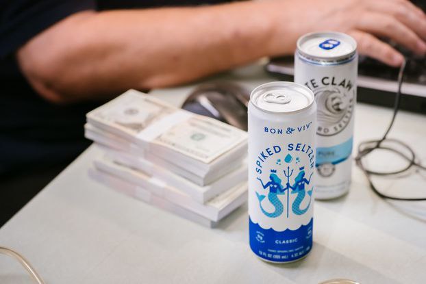 622x415, 32 Kb / напиток, детектор, деньги