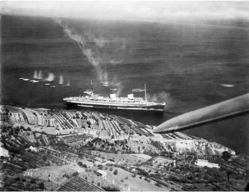 800x621, 121 Kb / лайнер, атака, Италия, Англия, война