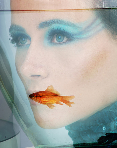 396x500, 97 Kb / девушка, аквариум, рыбка