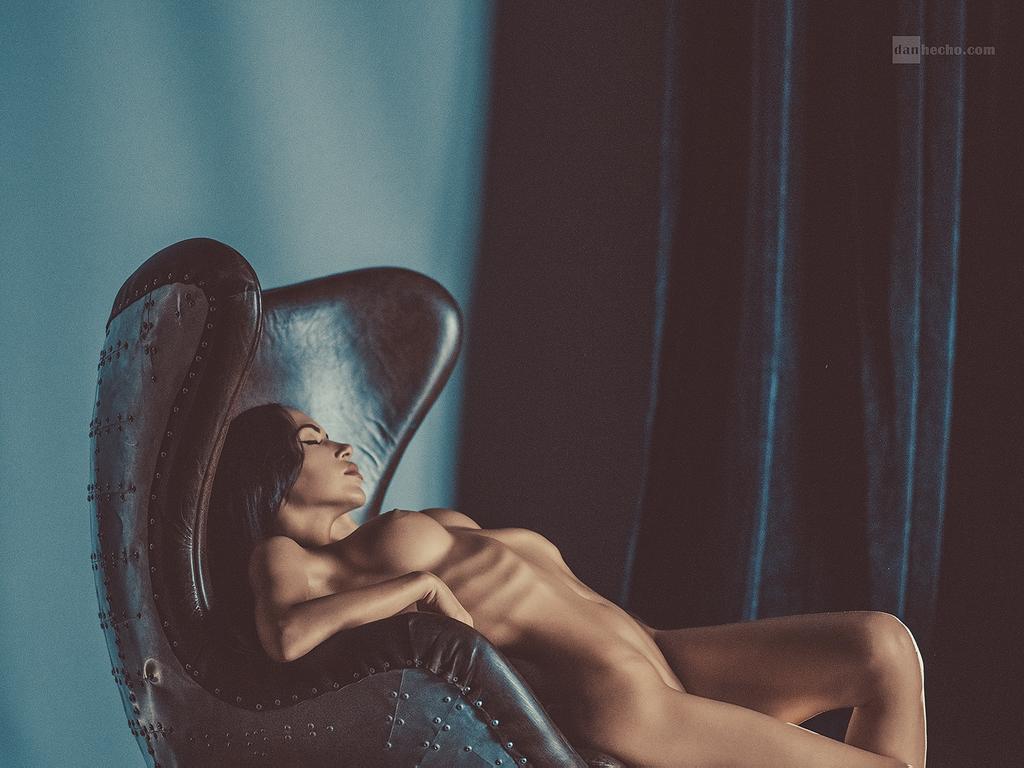 1024x768, 71 Kb / danhecho, марьяна, кресло, брюнетка