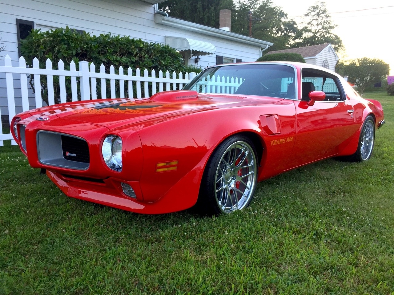 1280x960, 461 Kb / автомобиль, трава, лужайка, дом, Понтиак, Pontiac, Firebird