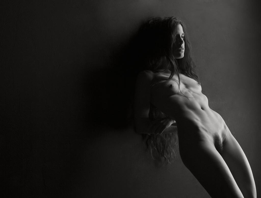 1024x778, 33 Kb / сиськи, голая, ч/б