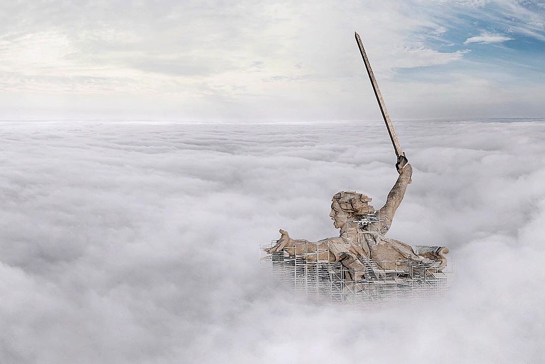 1080x722, 88 Kb / Родина-мать, Волгоград, туман, скульптура, монумент, меч