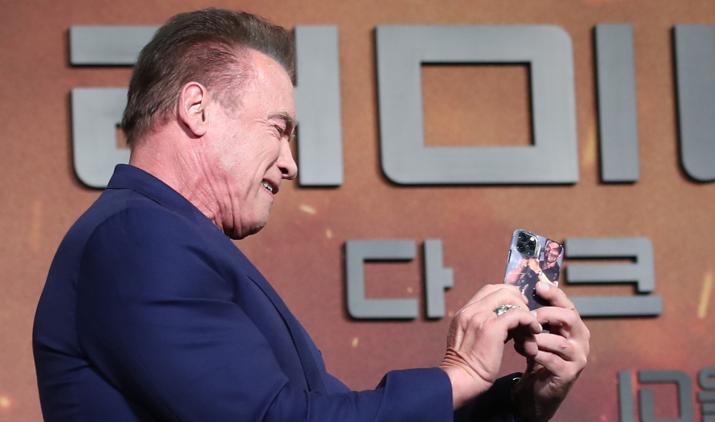 1400x826, 495 Kb / Арнольд Шварценеггер, телефон, айфон, чехол, бампер