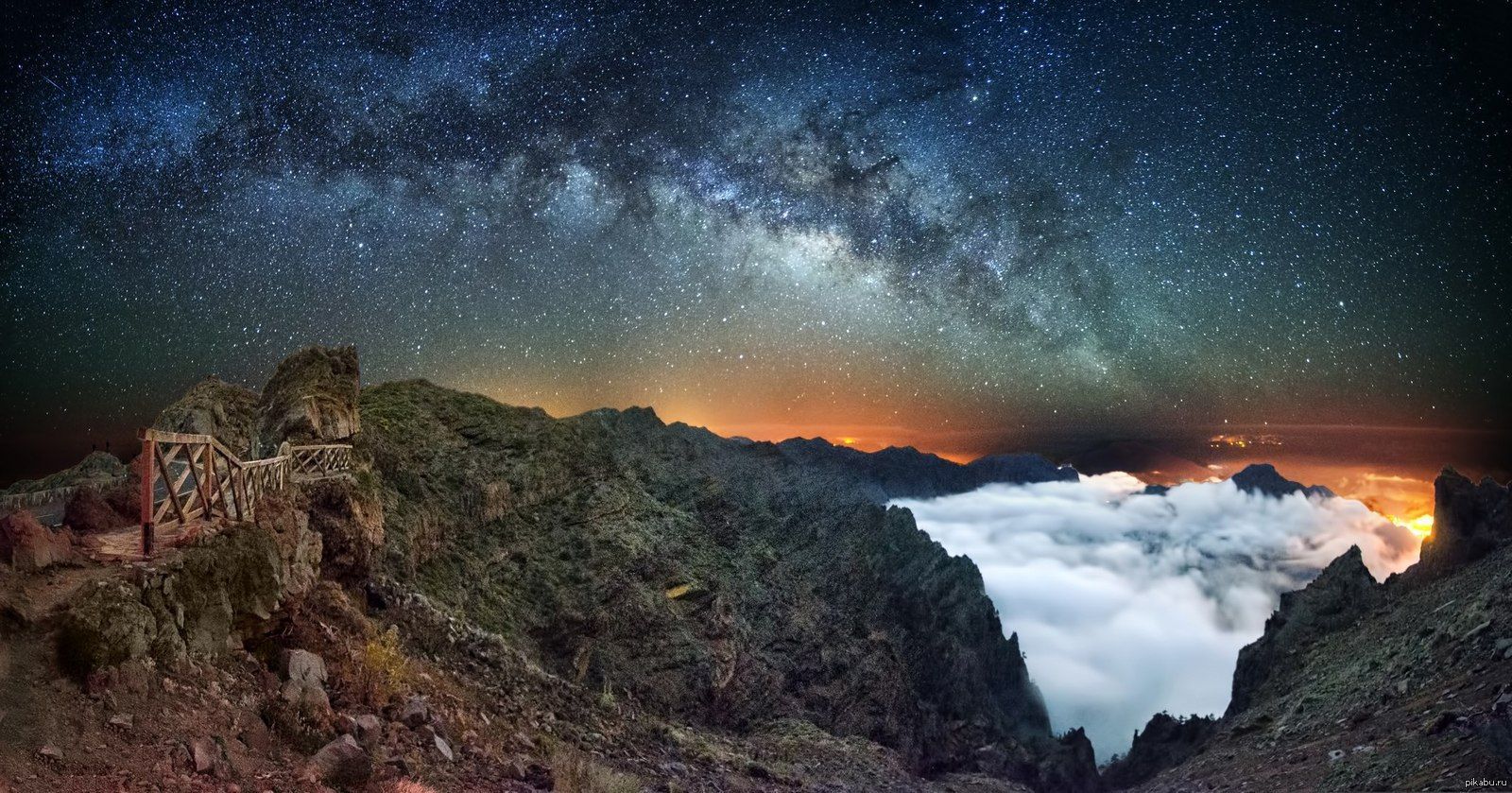 1600x839, 353 Kb / млечный путь, вулкан, звезды, небо, ночь, горы, облака, мост