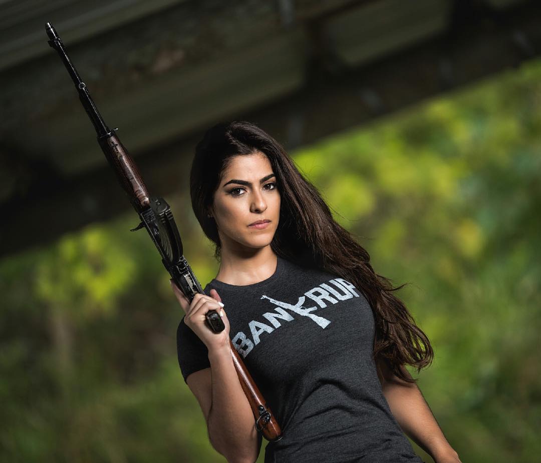 1080x925, 67 Kb / автомат, калашникова, принт, девушка