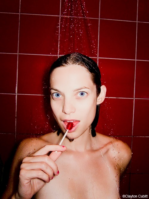 500x667, 64 Kb / девка, душ, чупа чупс, леденец