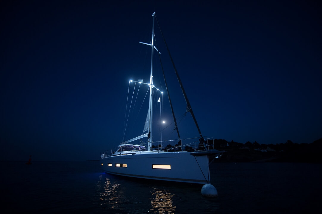 1082x720, 53 Kb / яхта, мачта, огни, ночь