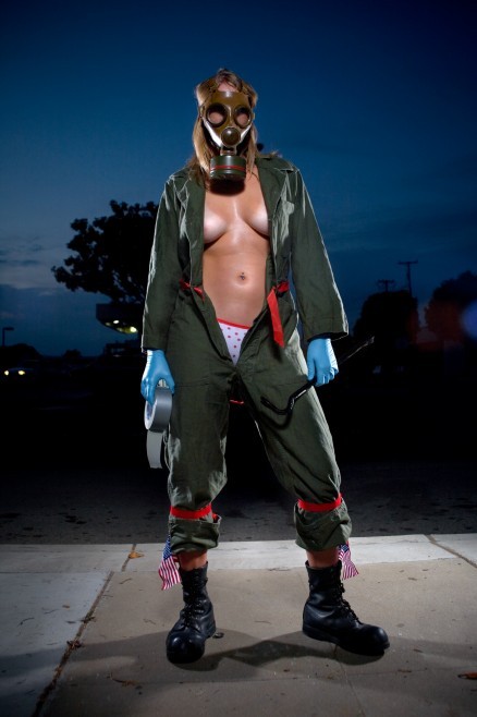 438x658, 48 Kb / противогаз, скотч, защита