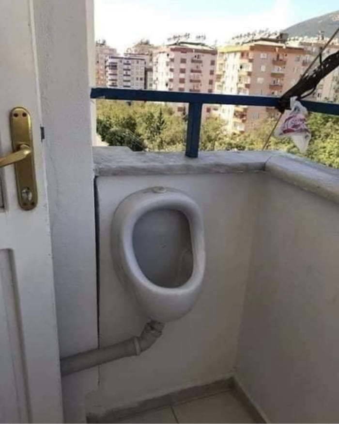 700x874, 58 Kb / балкон, писуар