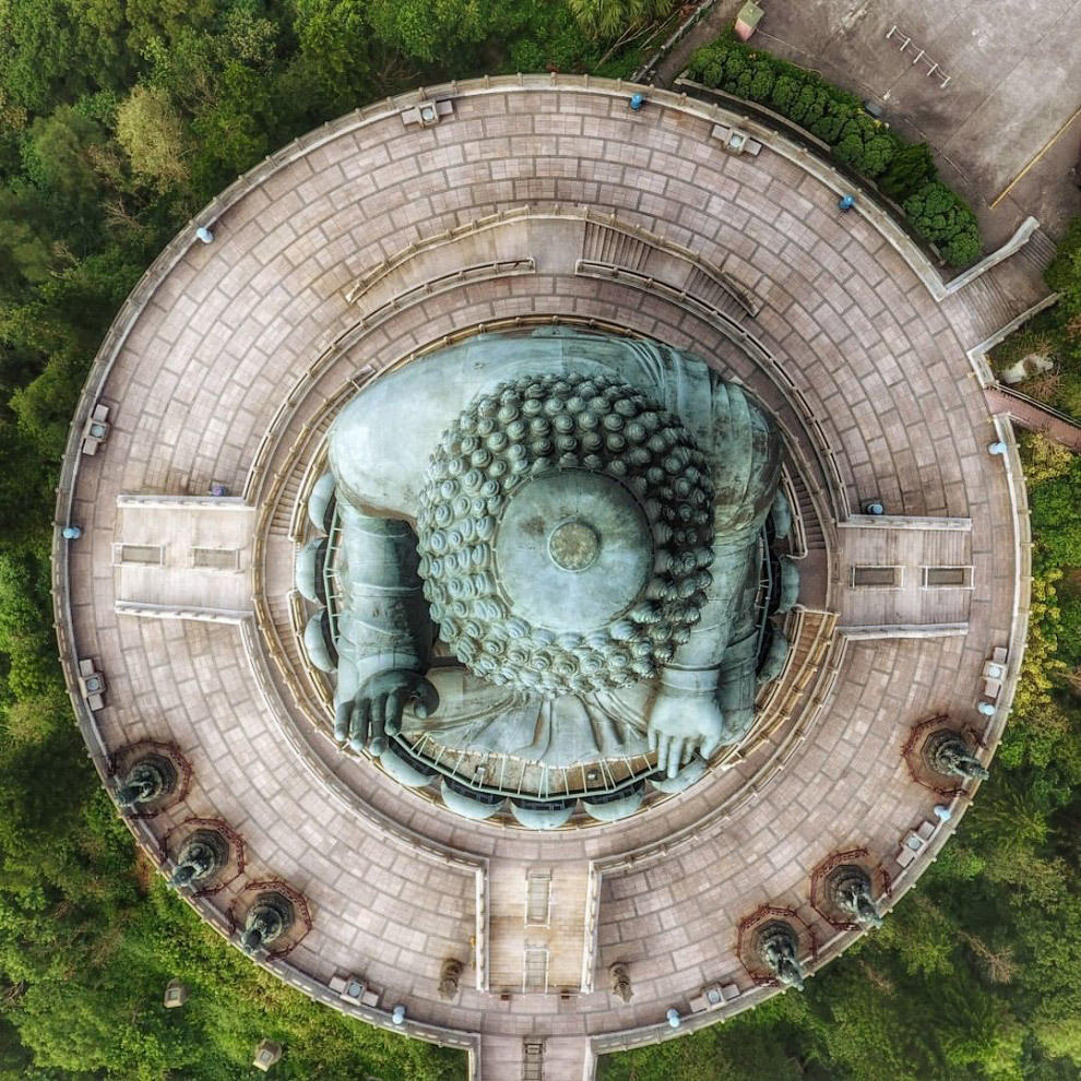 990x990, 237 Kb / сверху, статуя, Будда