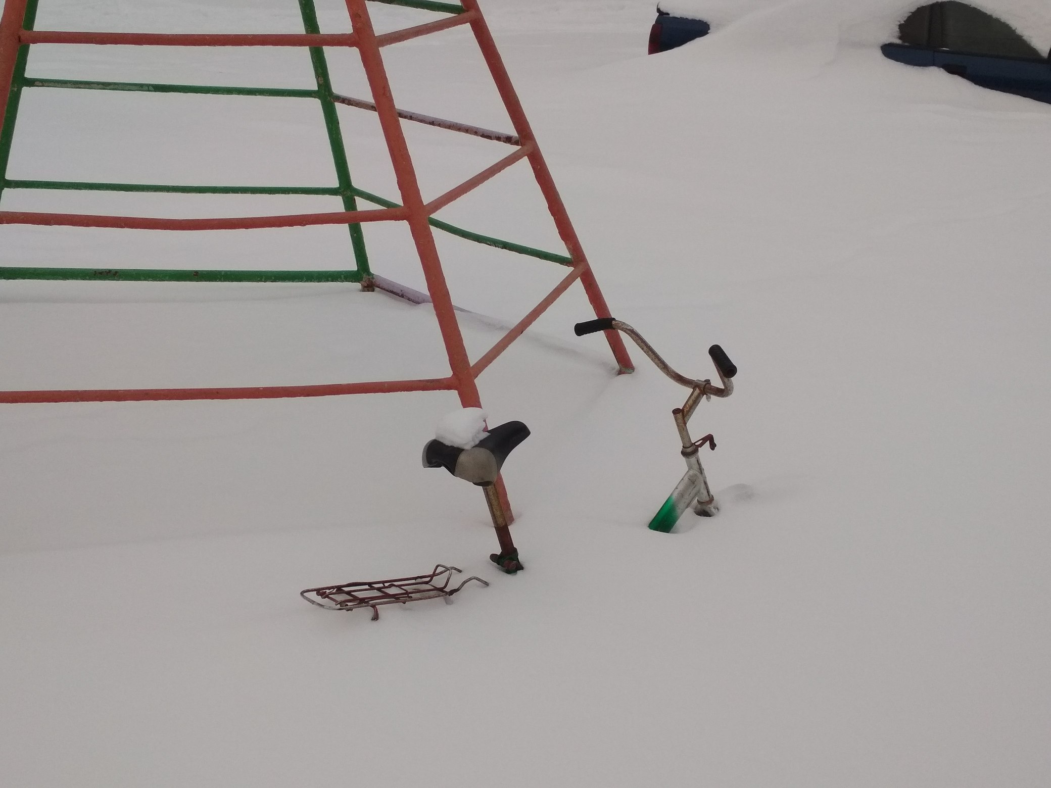 2080x1560, 276 Kb / снег, велосипед