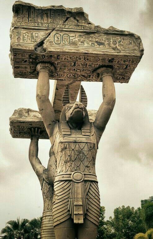 493x770, 84 Kb / статуя, руины, Сингапур, Universal Studios,  анубис