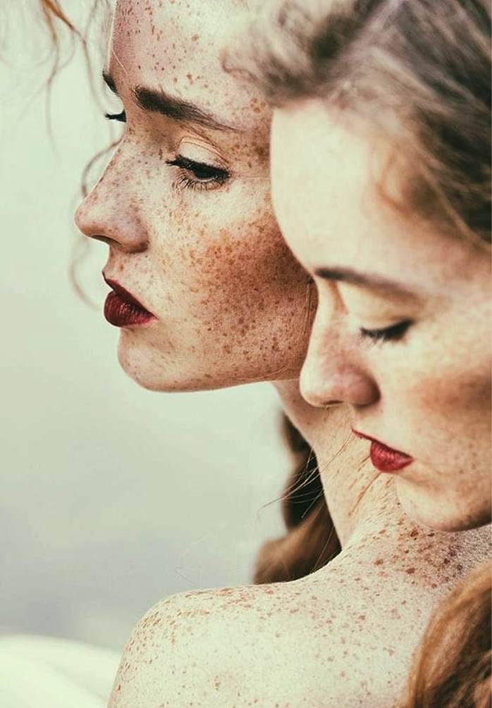 698x1004, 65 Kb / помада, веснушки, лицо, голова, рыжая, две, двое