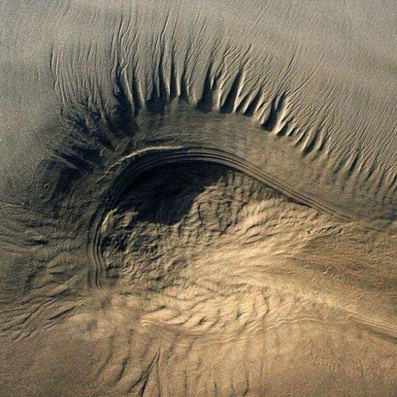 1280x1280, 364 Kb / пустыня, дахна, песок, барханы, глаз