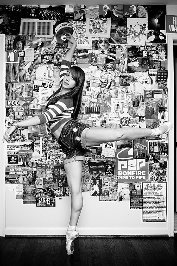 680x1020, 361 Kb / балерина, шорты, пуанты, постеры, ч/б