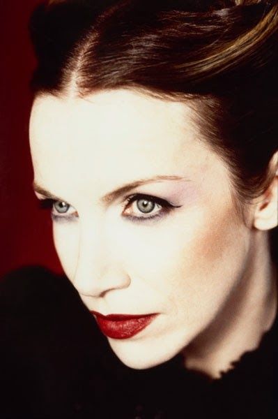 399x600, 24 Kb / Анни, Ленокс