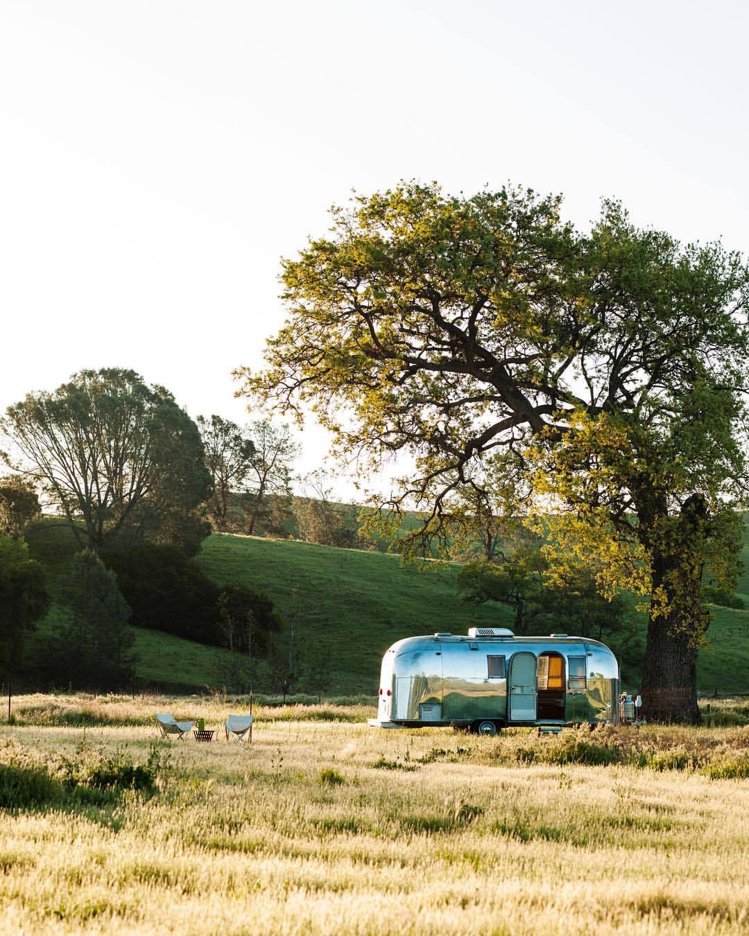 1080x1350, 222 Kb / дом, трейлер, прицеп, дерево, стол, стул