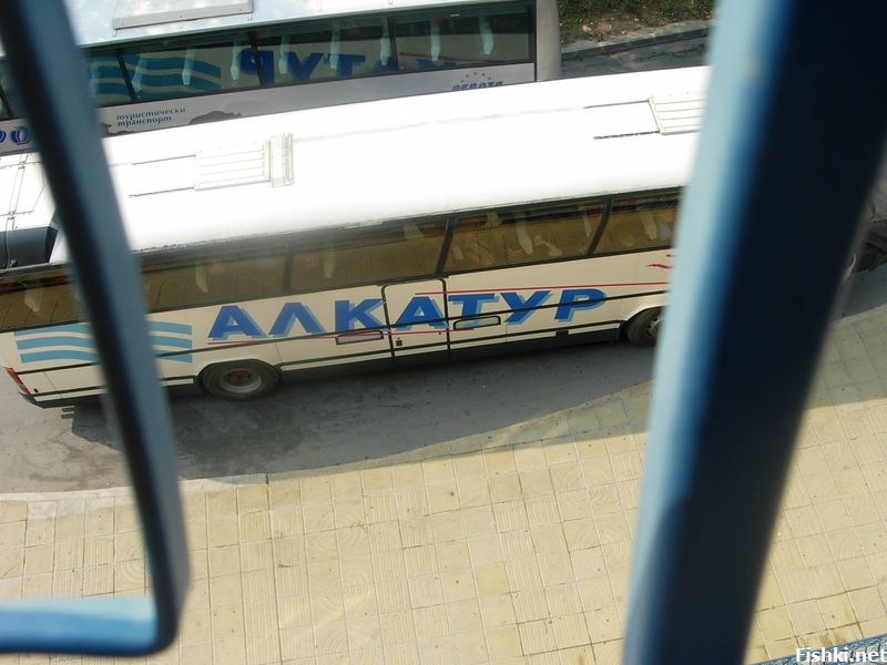 800x600, 72 Kb / автобус, бухло, туристы