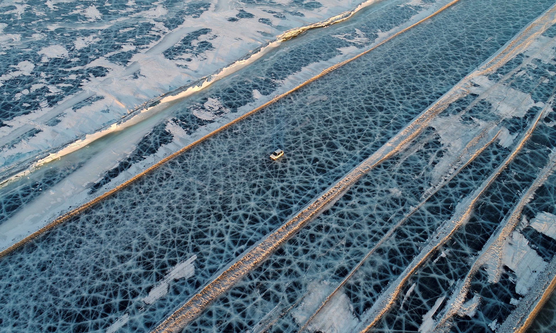 1920x1151, 534 Kb / дорога, автомобиль, лед, река, Красноярск, Енисей, Ока