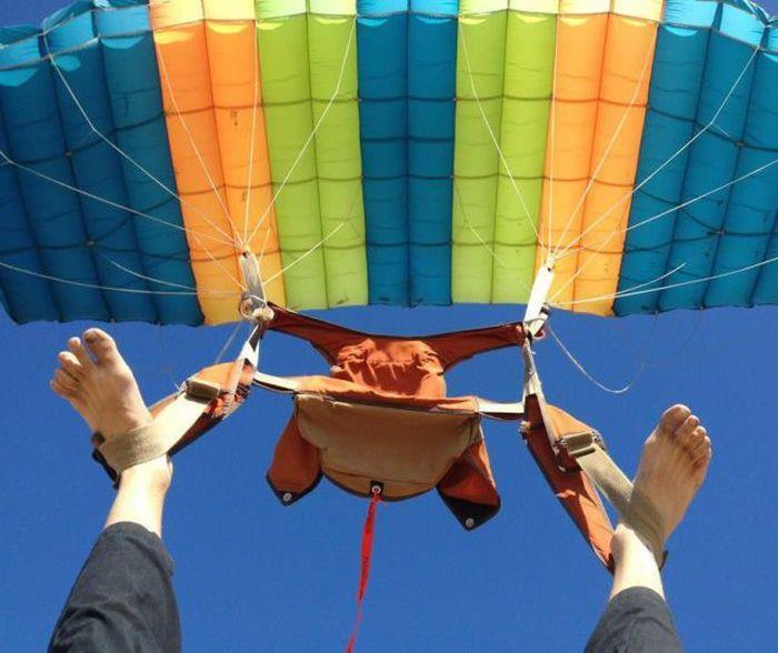 700x588, 55 Kb / парашют, ноги, небо
