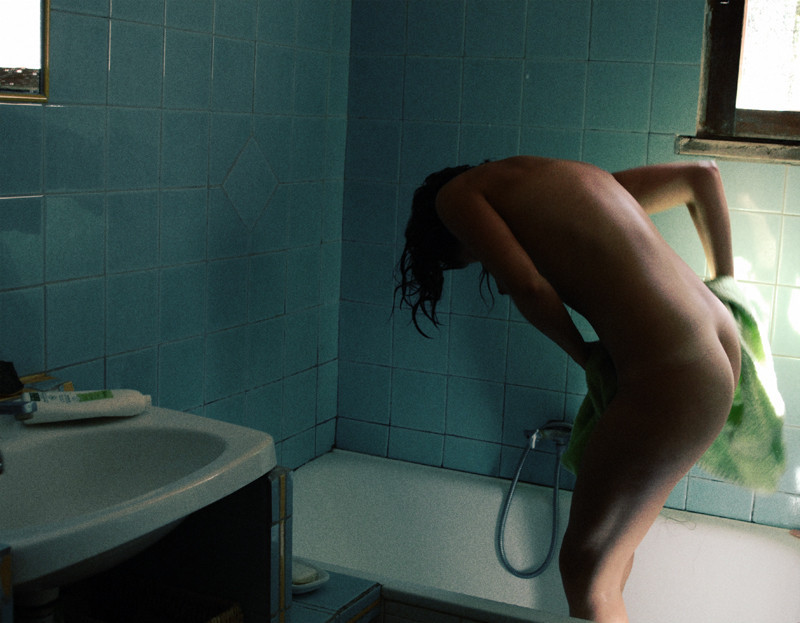 800x623, 106 Kb / ванна, голая, брюнетка, полотенце
