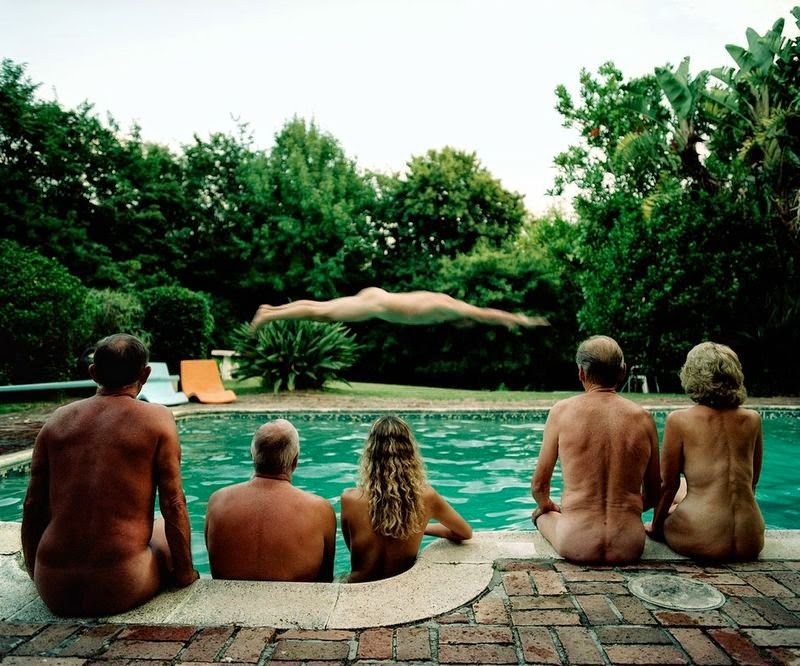 800x666, 126 Kb / пенсионеры, бассейн, супермен