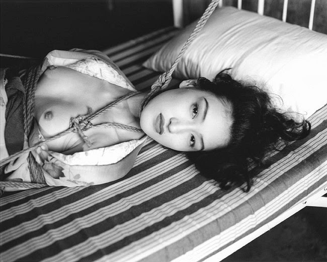 650x520, 70 Kb / девка, азиатка, связывание, бдсм, ч/б