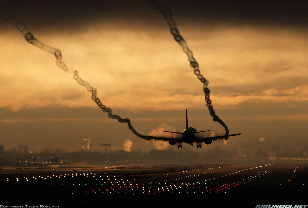 1200x812, 251 Kb / самолет, полоса, аэропорт, посадка, огни