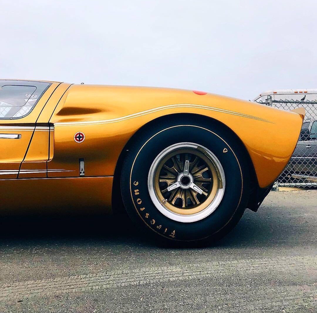 1080x1064, 318 Kb / автомобиль, классика, ретро, колесо