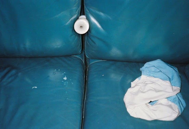 640x436, 37 Kb / диван, отверстие, тряпка, капли