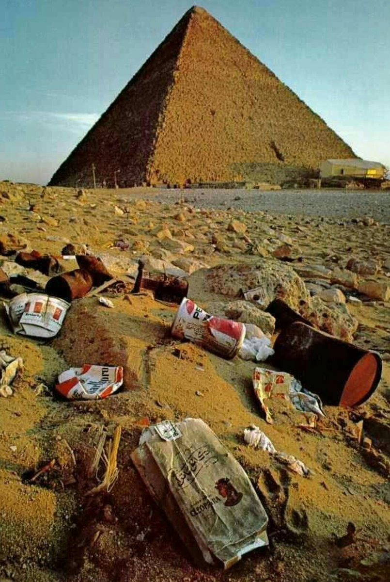 805x1200, 198 Kb / пирамида, мусор, Египет, мальборо, пепси