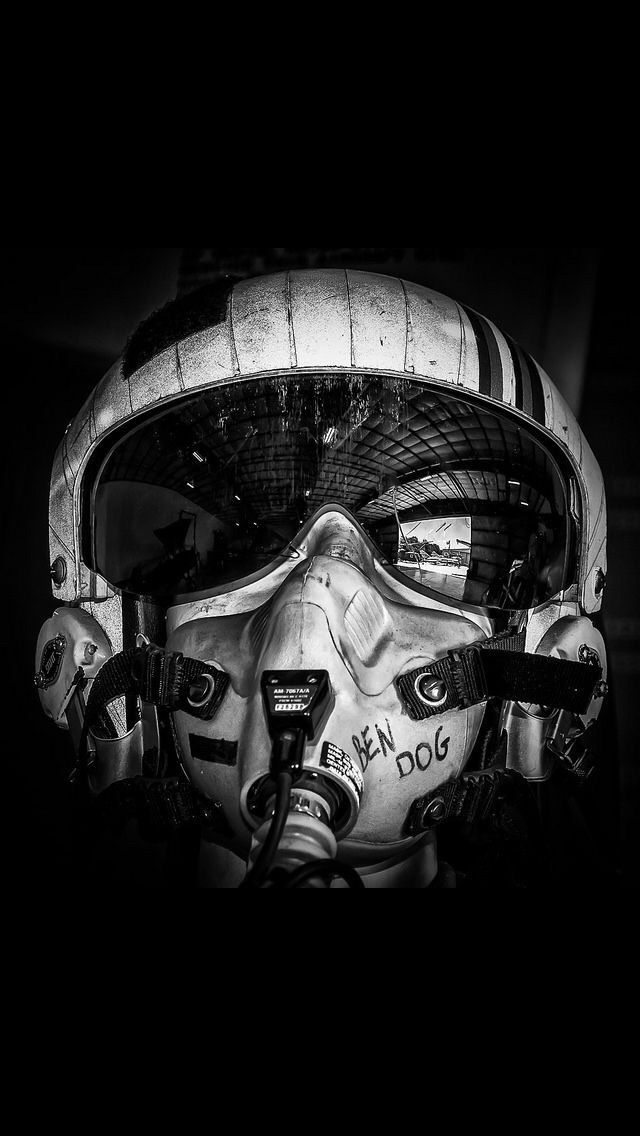 640x1136, 103 Kb / шлем, пилот, маска, ч/б