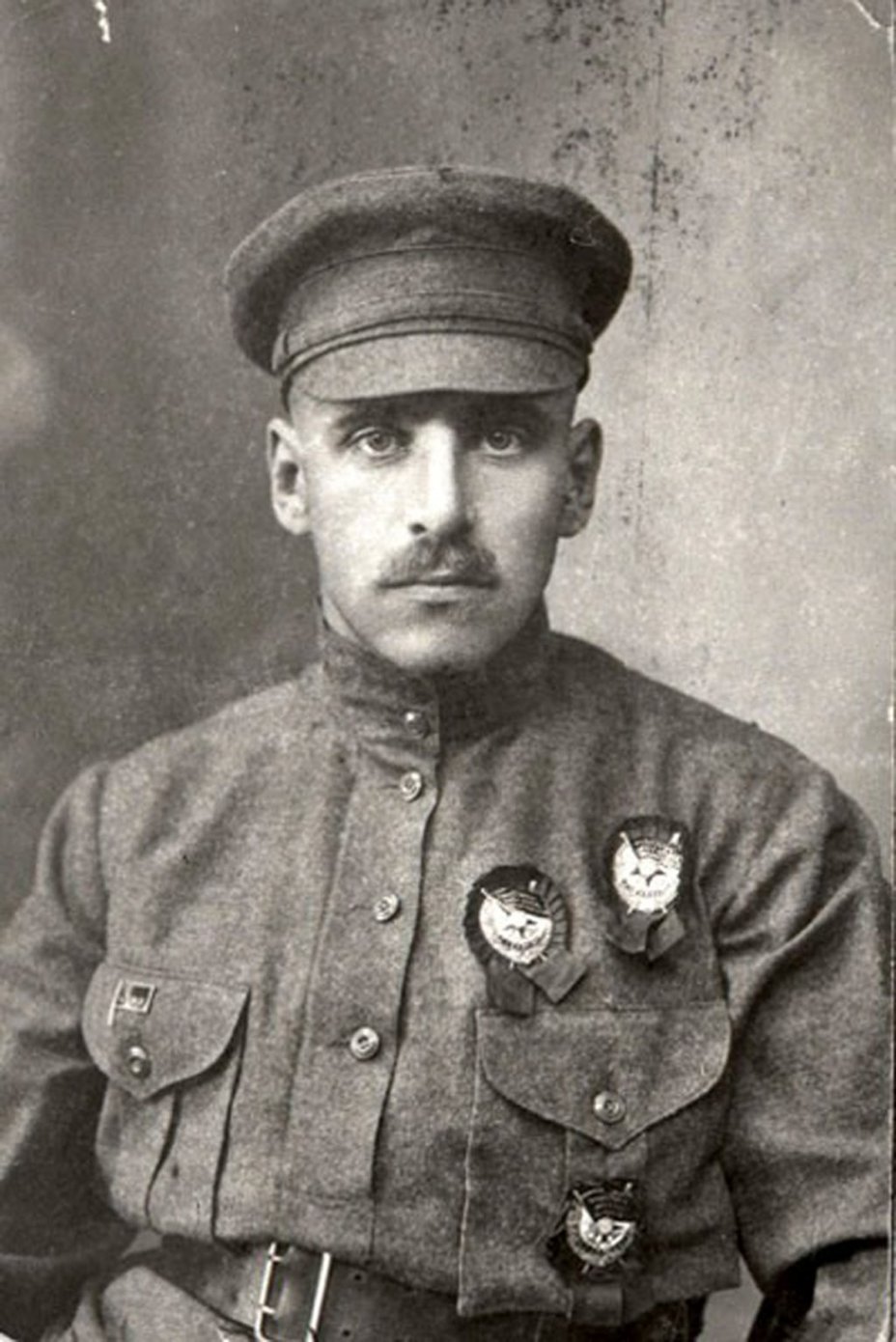 928x1390, 170 Kb / Василий Блюхер, форма, орден, награда, фуражка, солдат, ссср, ч/б