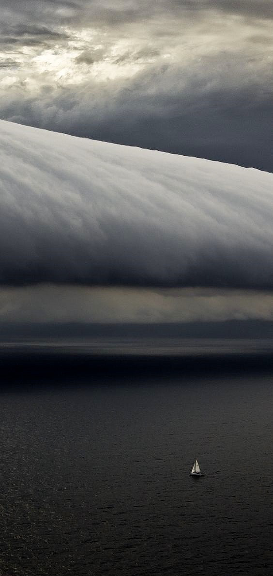 564x1188, 460 Kb / яхта, парус, облака