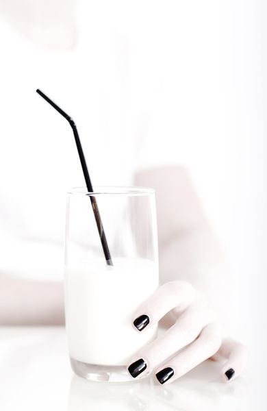 390x600, 32 Kb / молоко, маникюр, ногти