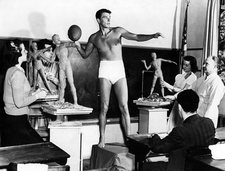 900x685, 92 Kb / рейган, мастерская, натурщик