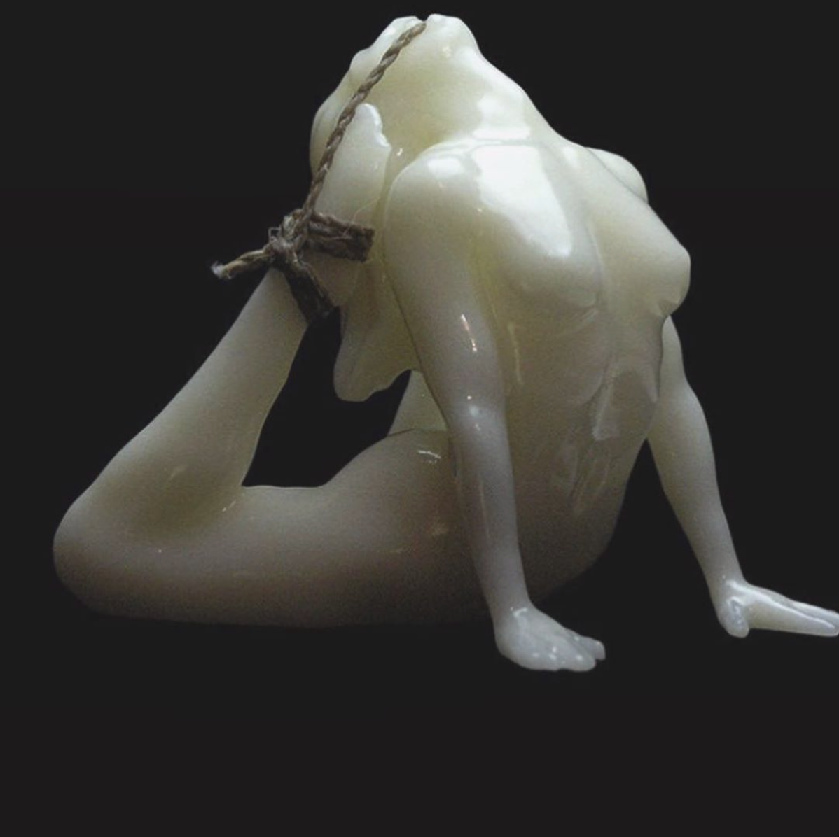 1198x1196, 620 Kb / статуэтка, девка, поза, связывание, бдсм