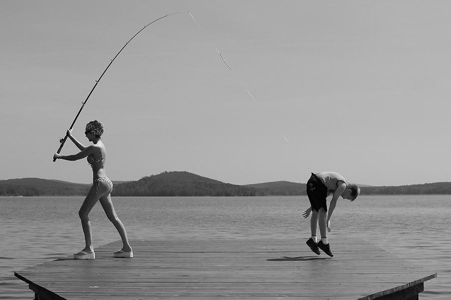 900x599, 45 Kb / удочка, ребенок, девушка, ч/б