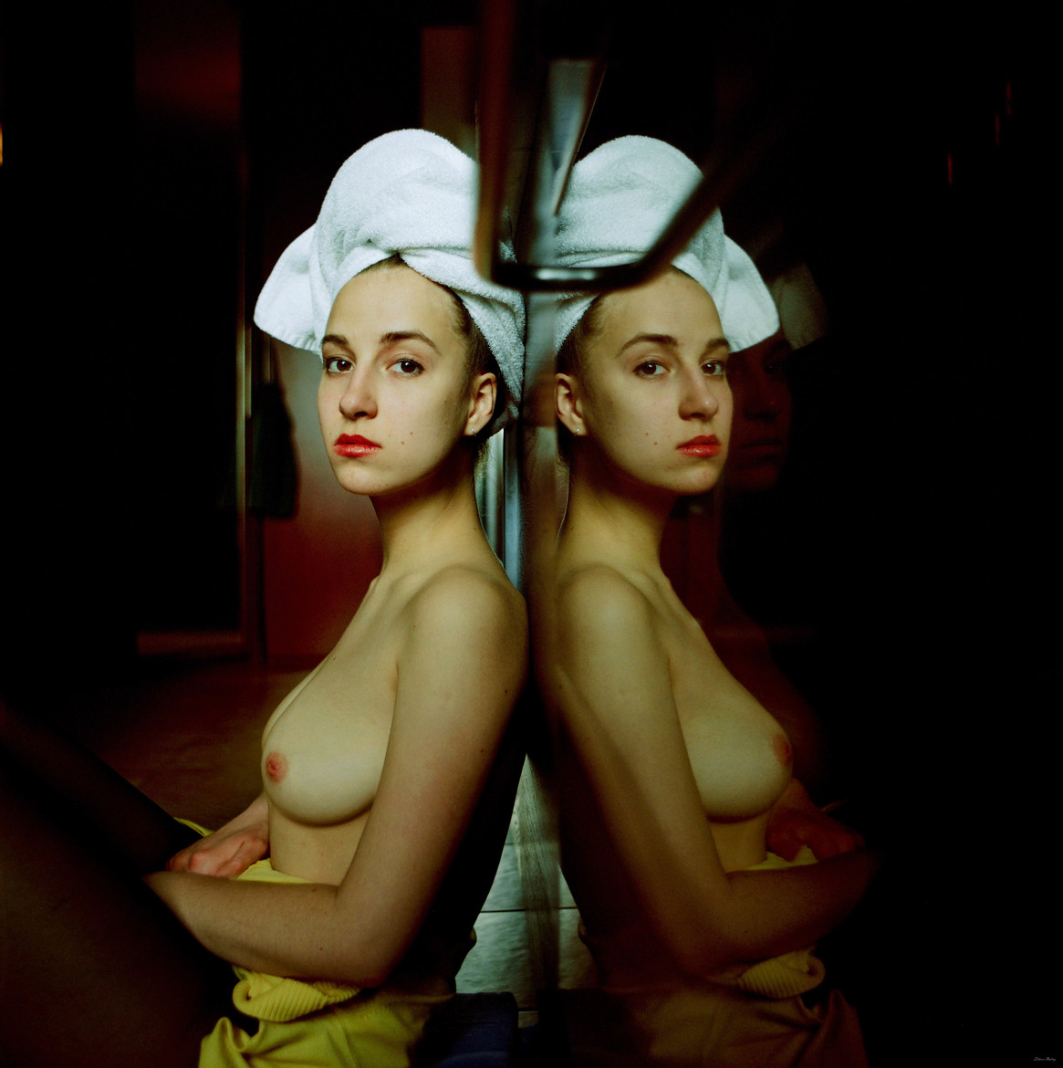 1165x1170, 199 Kb / женщина, полотенце, колпак, отражение