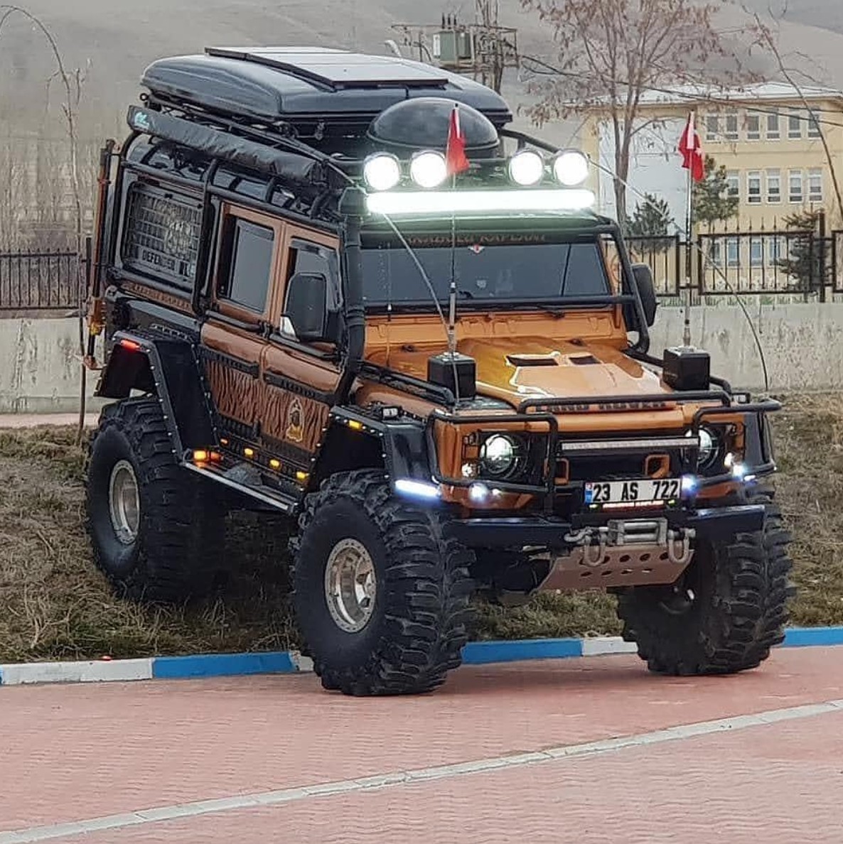 1186x1188, 357 Kb / внедорожник, автомобиль, ленд ровер, дефендер, тюнинг