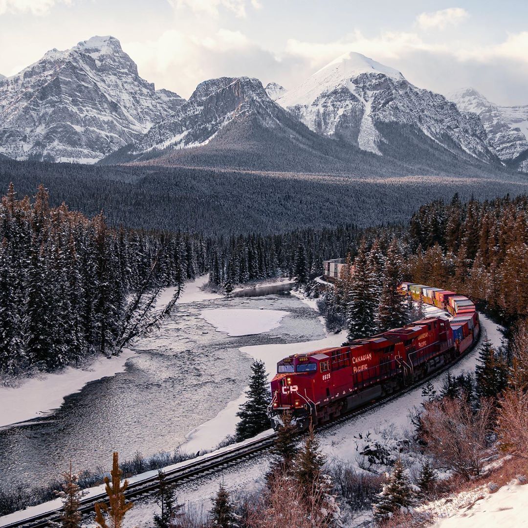 1080x1080, 346 Kb / поезд, горы, дорога, вагон, товарняк, контейнер