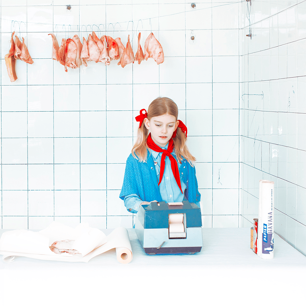 1000x1000, 393 Kb / девочка, пионер, галстук, свиное, ухо