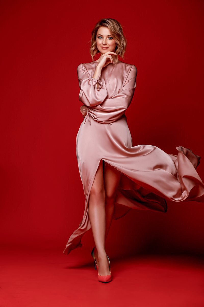 800x1200, 85 Kb / Наталья Поклонская, красный, платье