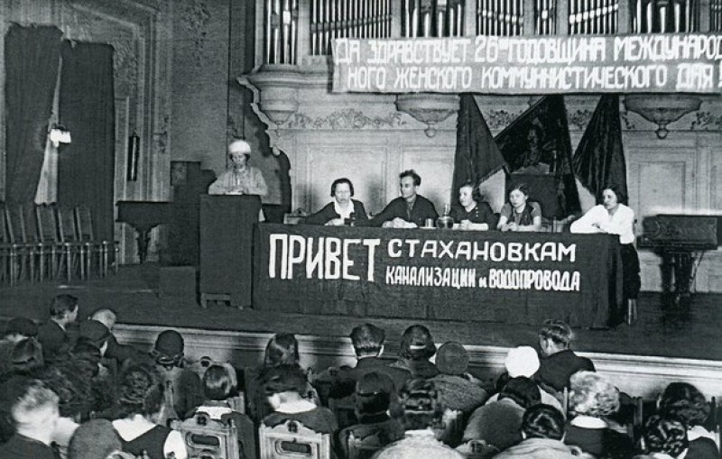 800x509, 129 Kb / ч/б, ссср, собрание, съезд, канализация, стахановцы, трибуна, водопровод, Ленинград
