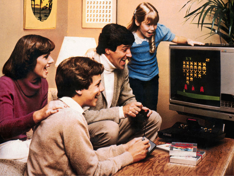 800x600, 182 Kb / пиджак, телевизор, семья, игра, приставка, консоль