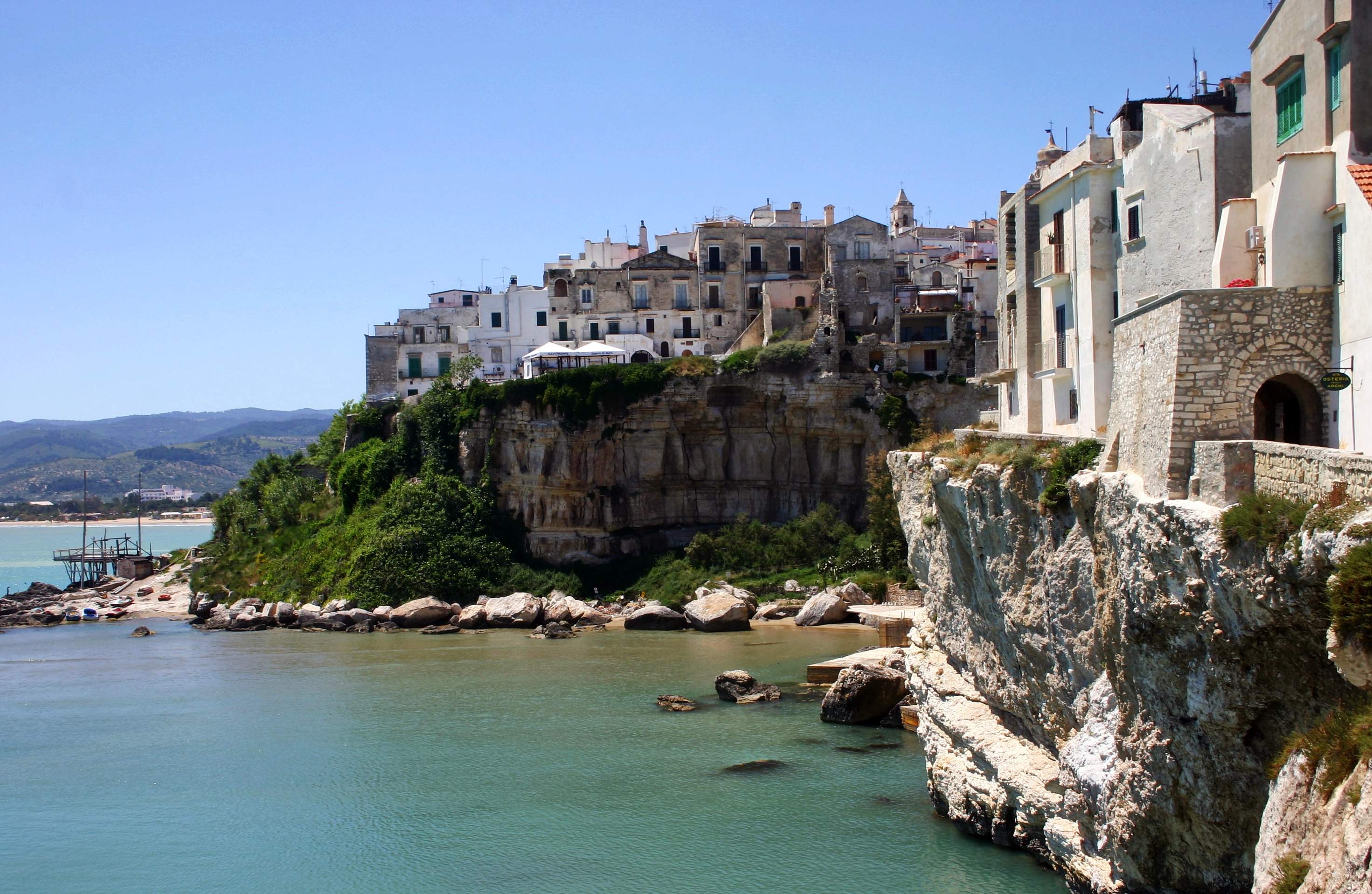 2942x1916, 618 Kb / Вьесте, Фоджа, Апулия, юго-восток Италии, утёс, город,  UdoChristmann